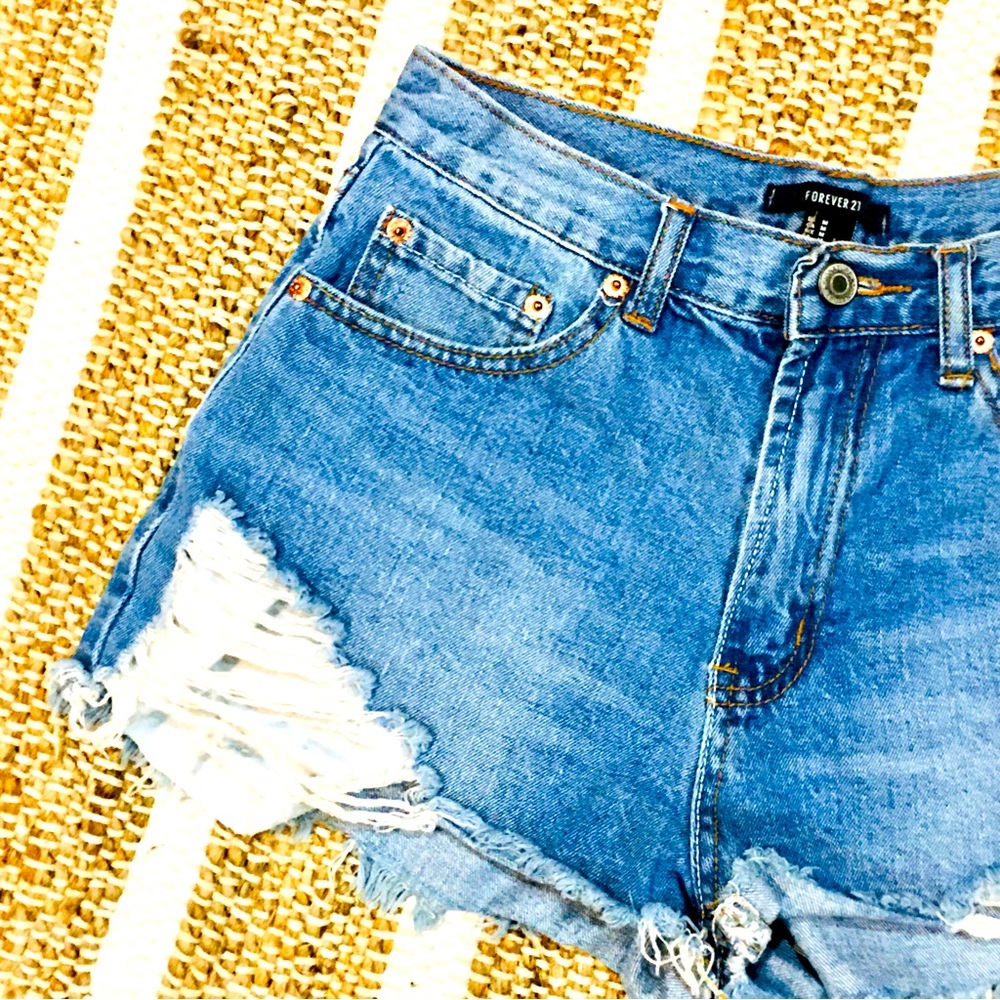Forever 21 denim lace pockets distressed style mom shorts high rise medi…